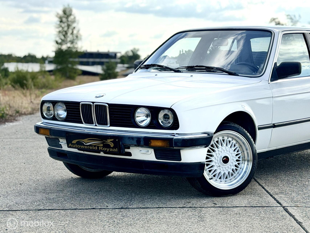 BMW 3 Serie 318i 55388243-2.jpg | Autowereld Royaal